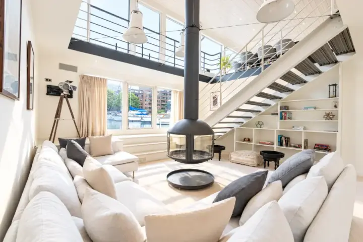 Britain's biggest houseboat in London Bridge – photo 15
